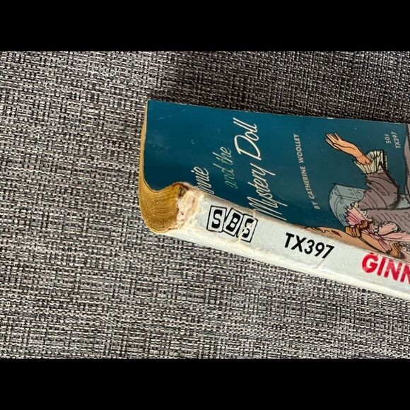 Ginnie and the Mystery Doll By Catherine Woolley Scholastic 1968 - Picture 6 of 6